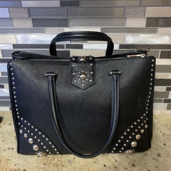 Prada bags - Picture 2 of 7